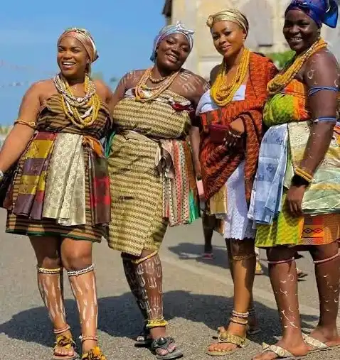 Os Ashante, História doPovo que Desafiou um Império 4 mulheres asante ou ashanti