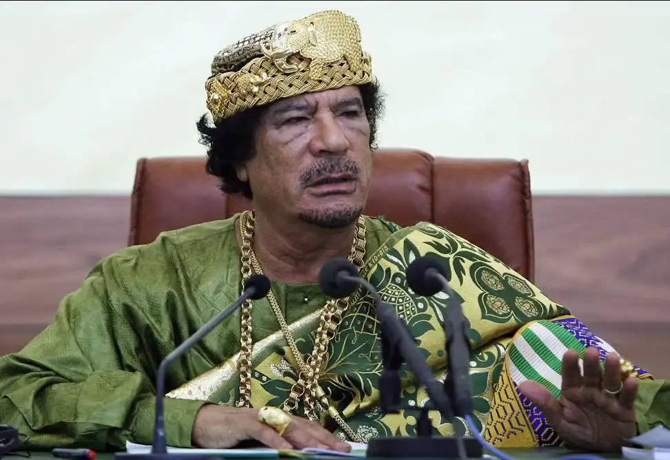 Harém de Bab al-Azizia de Muammar Kadafi: Abuso de Mulheres Era Mito ou Realidade? 2 kadaffi gadaffi
